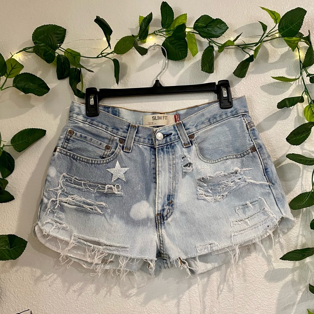 Bleach dyed shredded Levi’s denim shorts